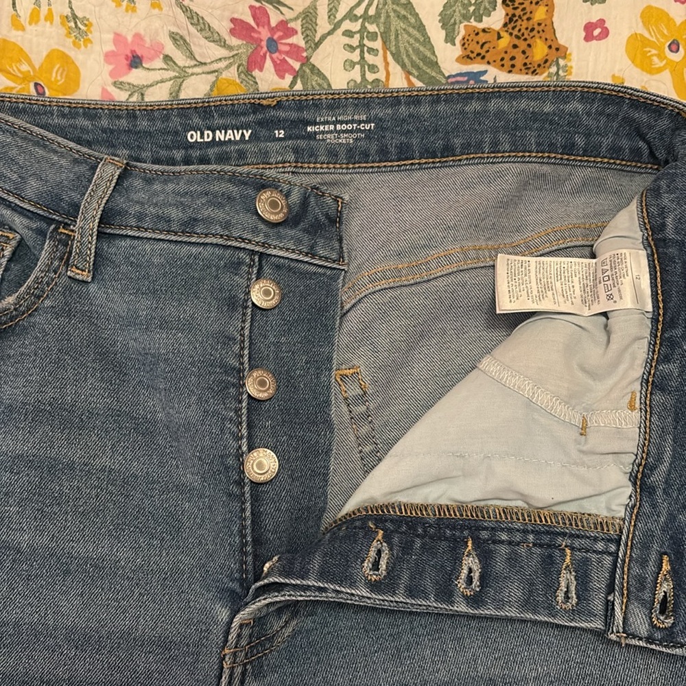 Old Navy Extra High Rise Boot Cut Jeans - Picture 6 of 9